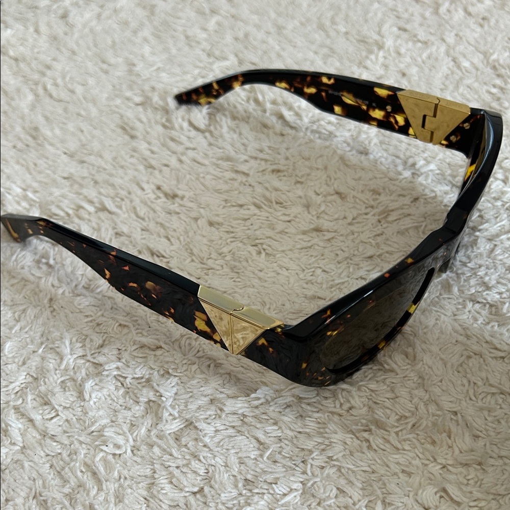 Bottega Veneta Sunglasses - Picture 2 of 3
